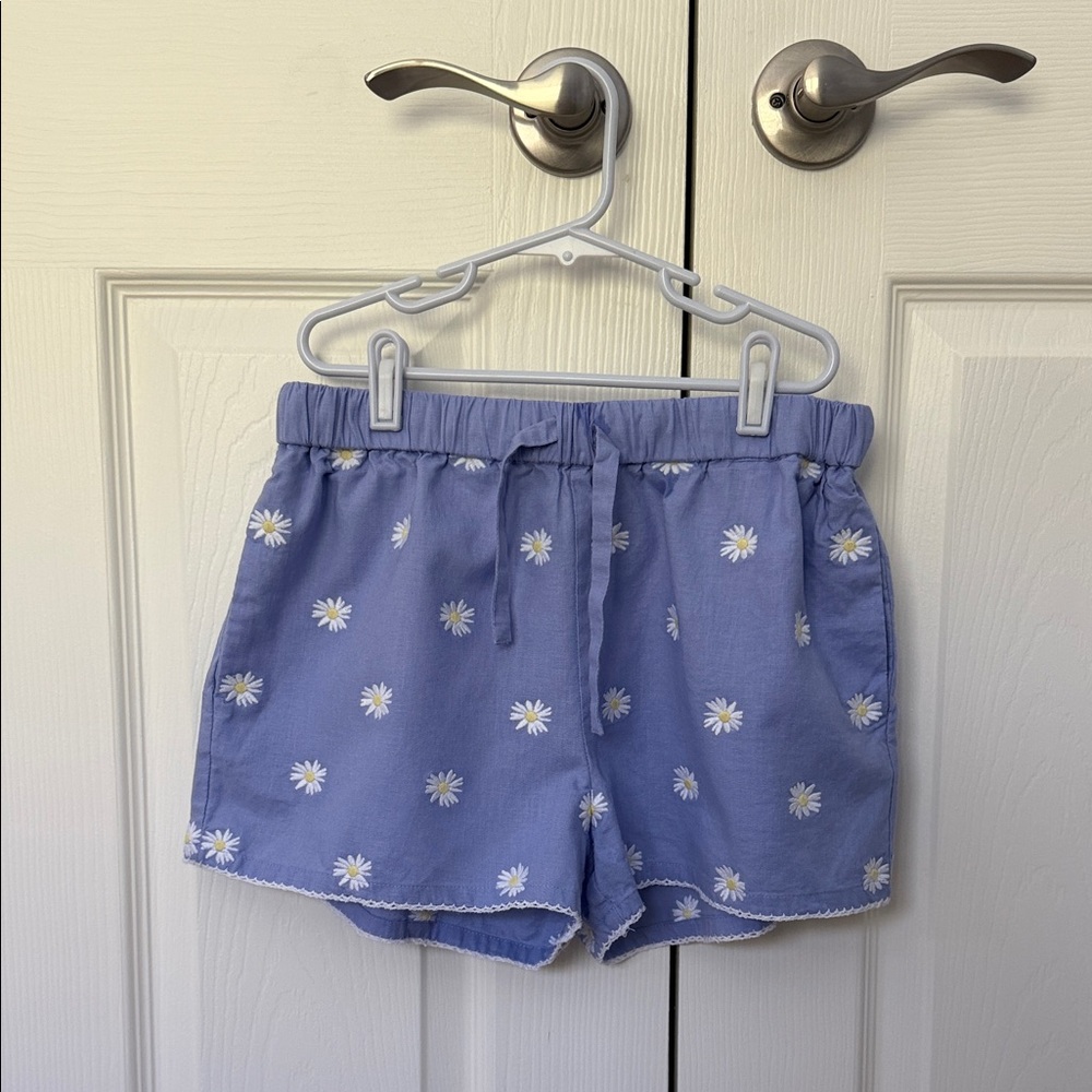 Chambray Elastic Shorts with Embroidered Daisies